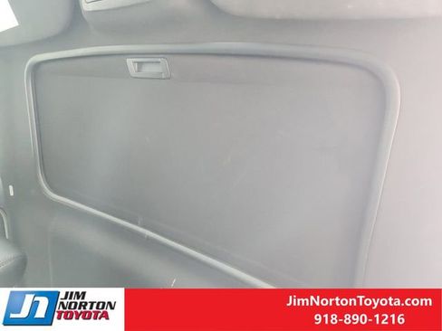 Used 2017 Lincoln Navigator Select image 25