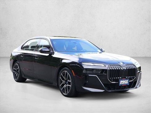 Certified 2025 BMW 740i xDrive AWD/4WD image 4