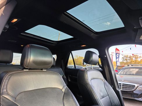Used 2016 Ford Explorer Limited image 17