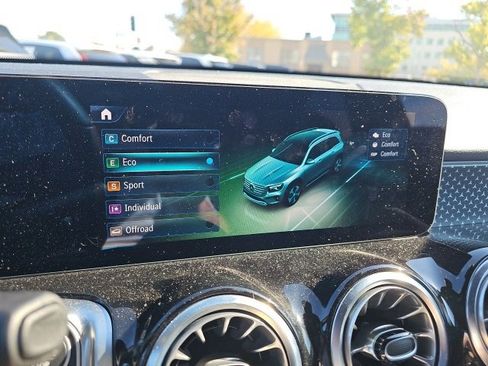 Certified 2025 Mercedes-Benz GLB 250 4MATIC image 28