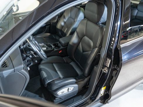 Certified 2024 Porsche Macan AWD/4WD image 5