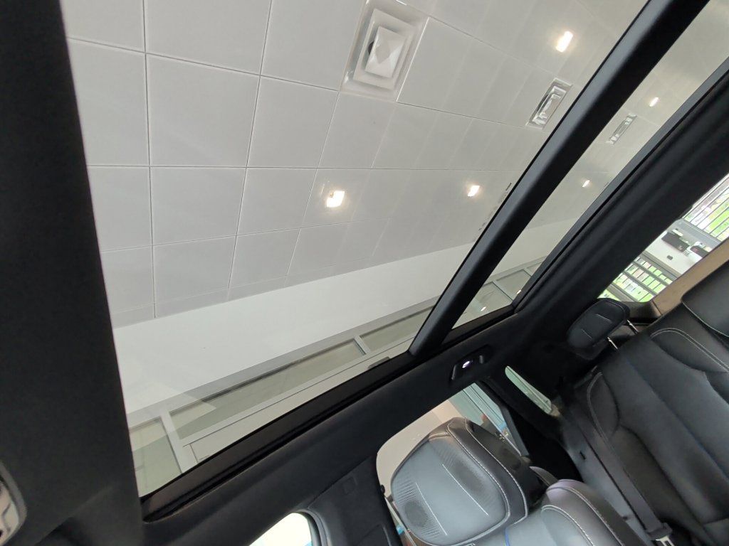 Used 2024 Cadillac Lyriq Luxury AWD/4WD image 19