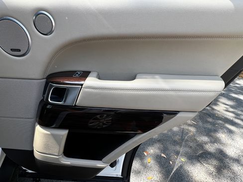 Used 2016 Land Rover Range Rover HSE image 39