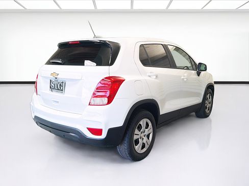 Used 2018 Chevrolet Trax LS FWD image 4