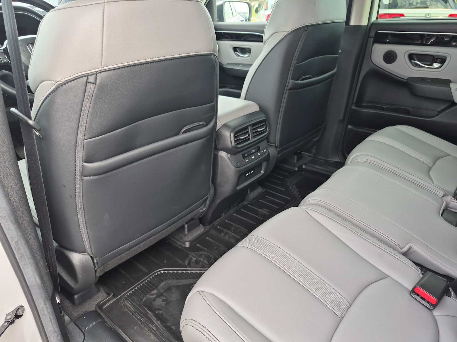 Certified 2025 Honda Pilot Touring image 17