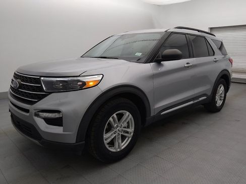 Used 2022 Ford Explorer XLT w/ Equipment Group 202A image 2