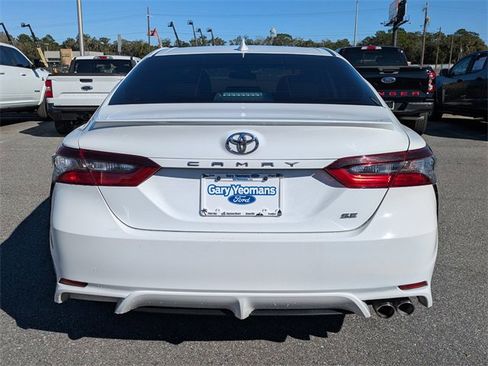 Used 2021 Toyota Camry SE image 5