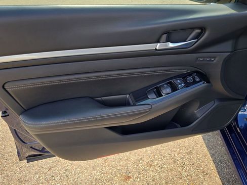 Used 2020 Nissan Altima 2.5 Platinum image 26