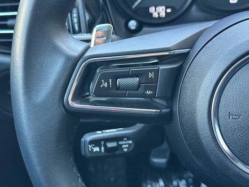 Certified 2025 Porsche Macan AWD/4WD image 26