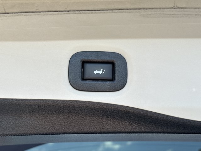 Used 2018 Nissan Rogue SV FWD image 11