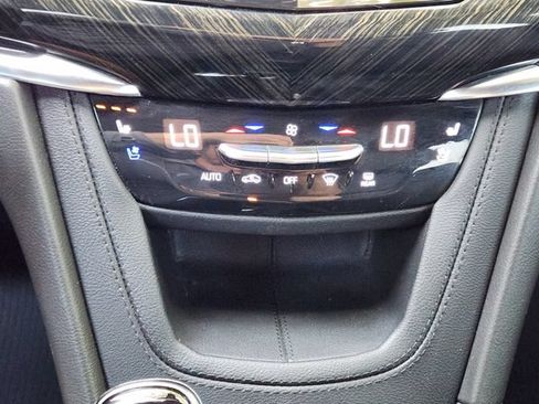 Used 2022 Cadillac XT6 Premium Luxury w/ Technology Package FWD image 20