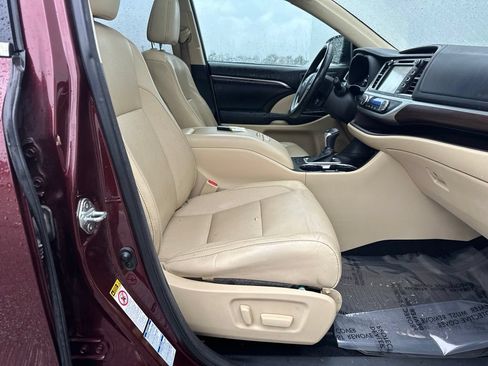 Used 2015 Toyota Highlander Limited w/ Driver Technology Package AWD/4WD image 33