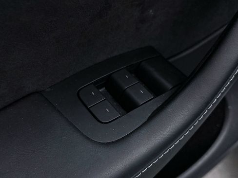Used 2022 Tesla Model Y Performance AWD/4WD image 18