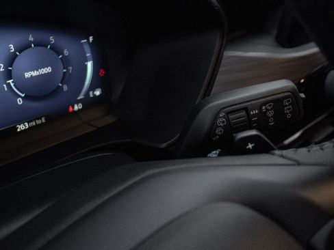 Used 2020 Ford Escape Titanium image 25