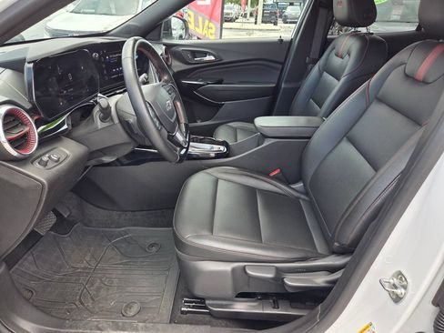 Used 2025 Chevrolet Trax RS w/ Driver Confidence Package FWD image 4