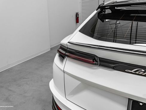 Used 2023 Lamborghini Urus Performante AWD/4WD image 17