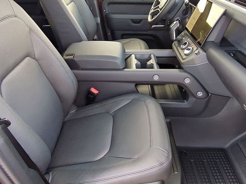 New 2026 Land Rover Defender 130 X-Dynamic SE image 24