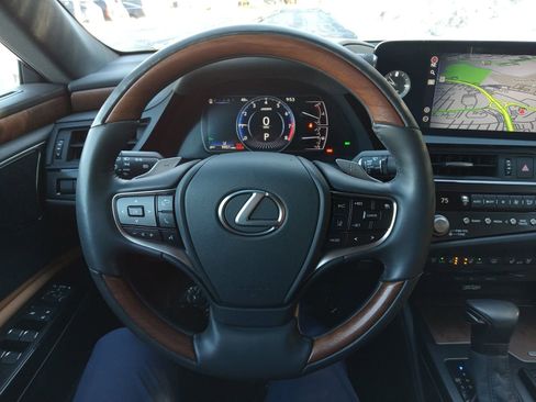 Used 2022 Lexus ES 350 Ultra Luxury w/ Accessory Package image 13