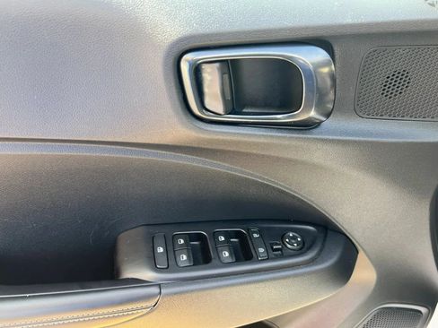 Used 2026 Hyundai Venue SEL FWD image 13