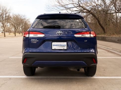 Used 2022 Toyota Corolla Cross LE image 8