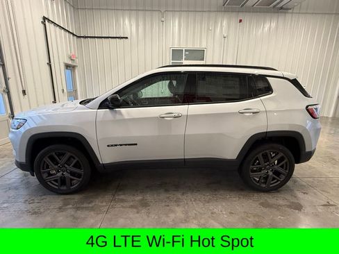 New 2026 Jeep Compass Latitude image 10