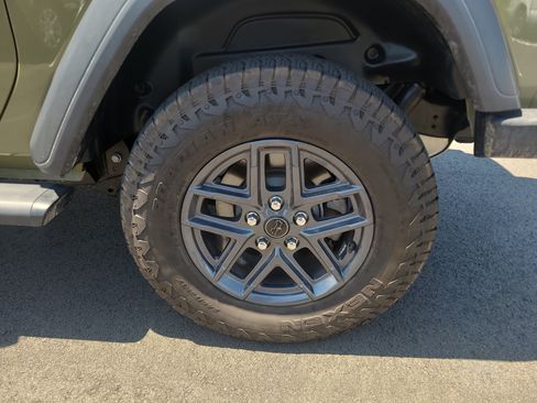 Used 2025 Jeep Wrangler Sport AWD/4WD image 10