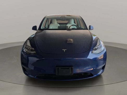 Used 2022 Tesla Model Y Long Range AWD/4WD image 2