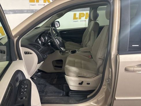 Used 2015 Dodge Grand Caravan SXT w/ UConnect Hands-Free Group image 22