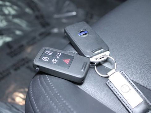 Used 2016 Volvo S60 T5 Inscription Platinum image 16