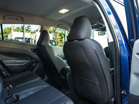 Used 2025 Subaru Crosstrek 2.5i Premium AWD/4WD image 31