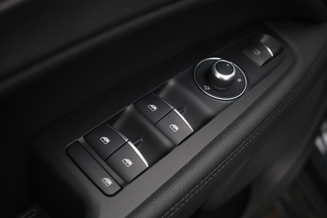 New 2025 Alfa Romeo Stelvio Sprint AWD/4WD image 13