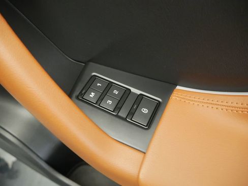 Used 2019 Jaguar F-PACE SVR image 30