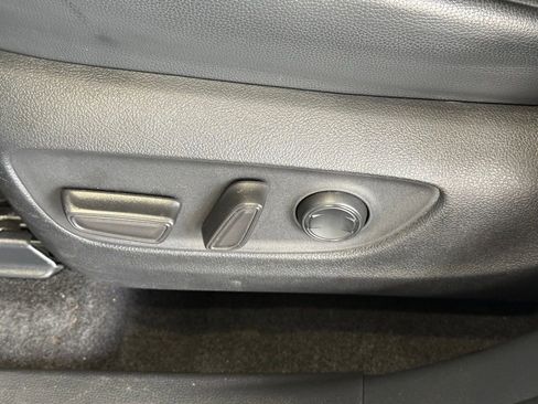 Used 2024 Toyota Highlander XLE image 23