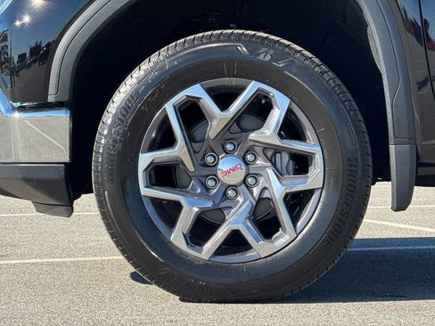 New 2026 GMC Sierra 1500 SLE w/ LPO, Black Badging Package image 24