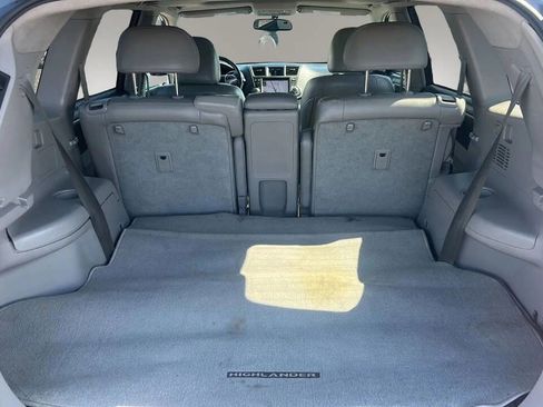 Used 2012 Toyota Highlander Limited w/ Tow Pkg AWD/4WD image 18