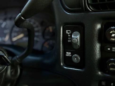 Used 2004 Chevrolet Blazer LS w/ Preferred Equipment Group image 21