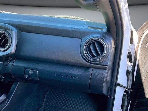 Used 2022 Toyota Tacoma TRD Sport w/ Technology Package image 25