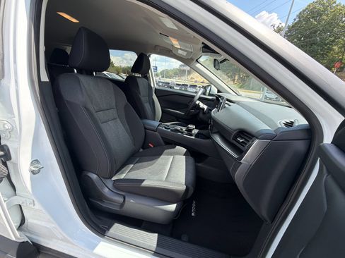 Used 2024 Nissan Rogue SV AWD/4WD image 27