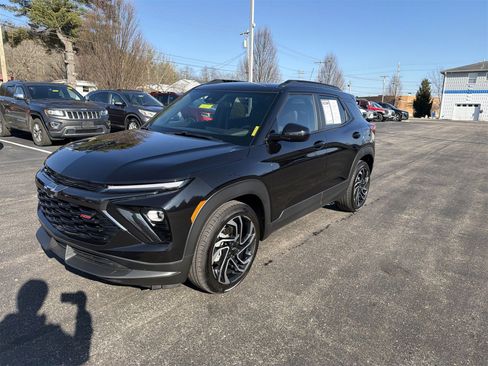 Used 2025 Chevrolet TrailBlazer RS w/ Driver Confidence Package image 4