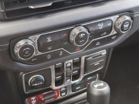 Used 2025 Jeep Wrangler Unlimited Rubicon image 22