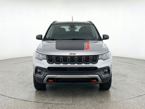 Used 2025 Jeep Compass Trailhawk AWD/4WD image 2