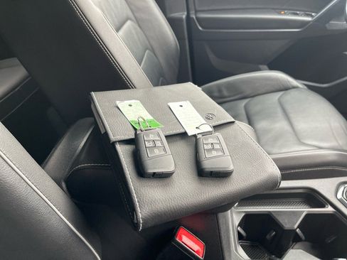 Used 2021 Volkswagen Tiguan SEL Premium R-Line image 47