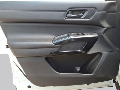 Used 2023 Nissan Pathfinder SV AWD/4WD image 10