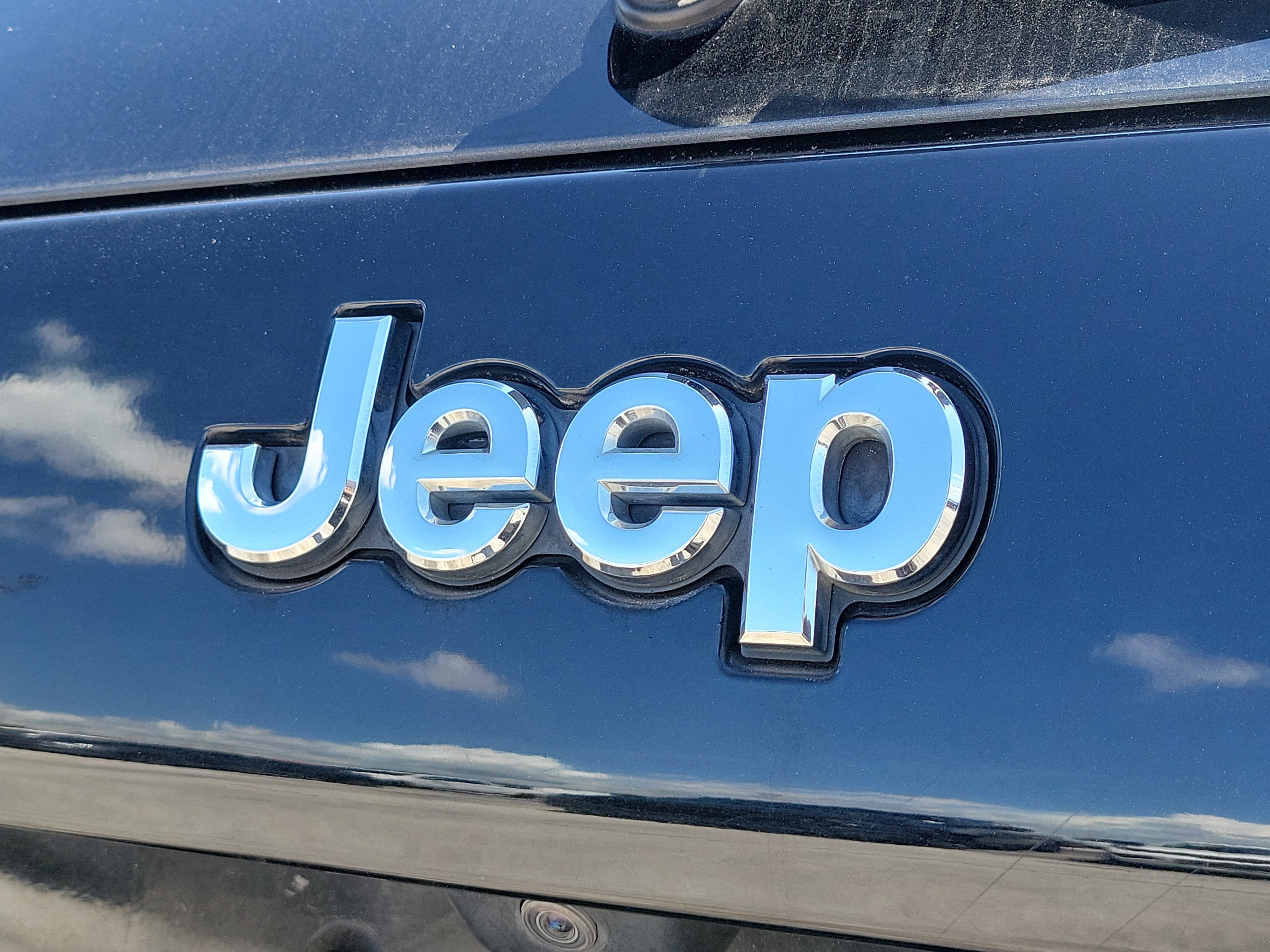Used 2019 Jeep Cherokee Limited FWD image 10