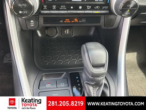 Used 2024 Toyota RAV4 LE AWD/4WD image 19