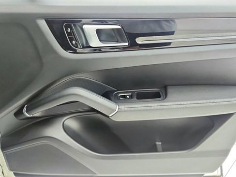 Used 2021 Porsche Cayenne Base image 23