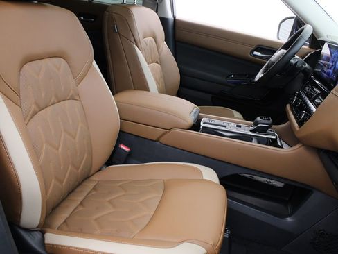 New 2026 Nissan Pathfinder Platinum w/ Cargo Package FWD image 24