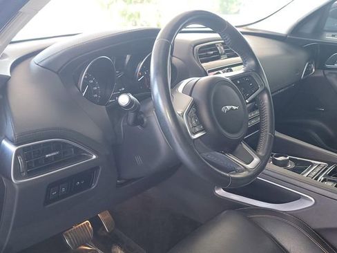 Used 2019 Jaguar F-PACE Prestige image 8