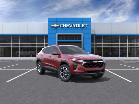 Used 2025 Chevrolet Trax LT FWD image 1