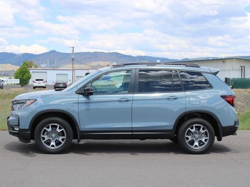 Used 2023 Honda Passport TrailSport image 2